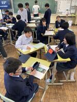 「誰にインタビューする～？」相談中