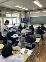 一番身近な社会人・職業人はだれだろうか？